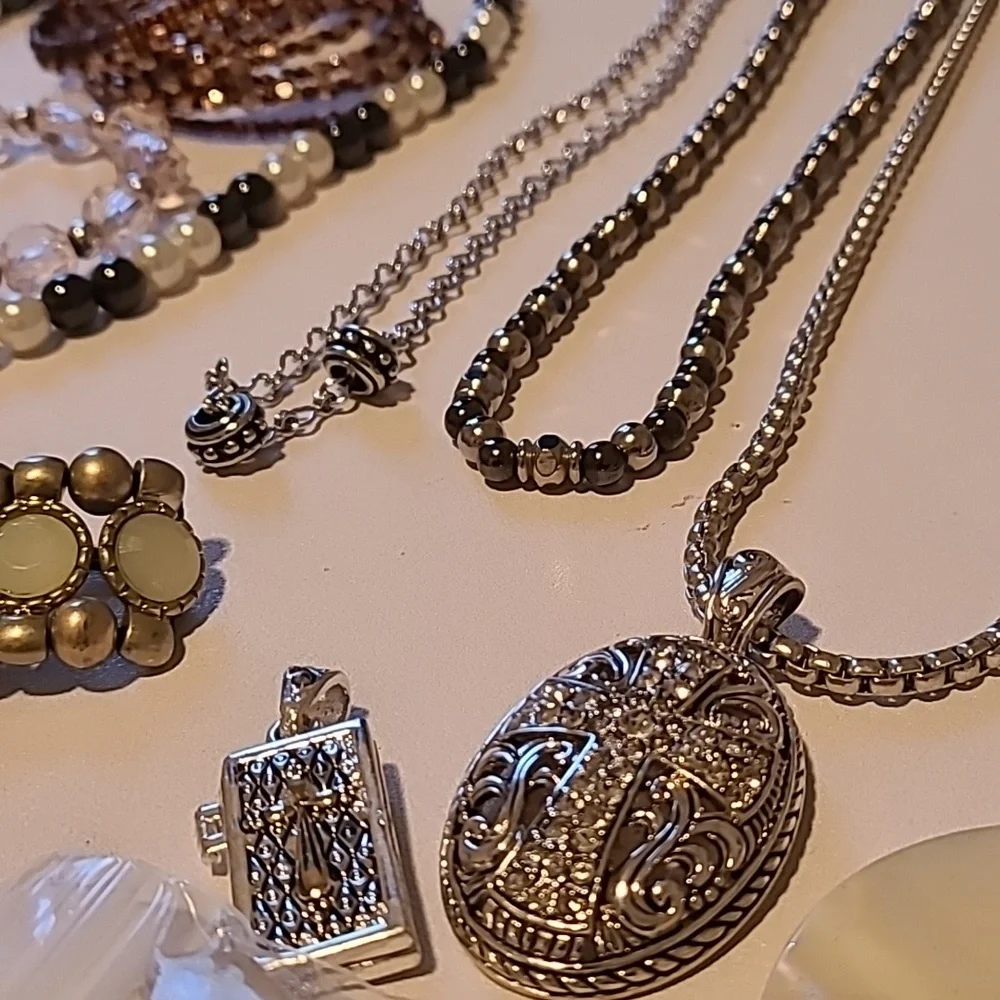 Jewlery and Craft Beads Bundle, Beads, and Necklaces - Picture 2 of 16